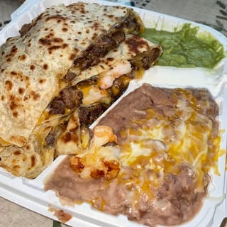 Mar y Tierra Super Quesadilla